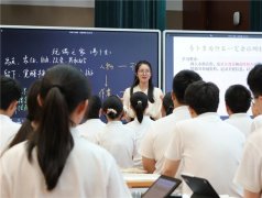 正在讲堂傍边适入AI丰硕看法表达的形式